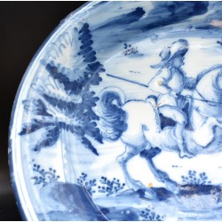 Plato de Talavera caballero siglo XVIII serie azul