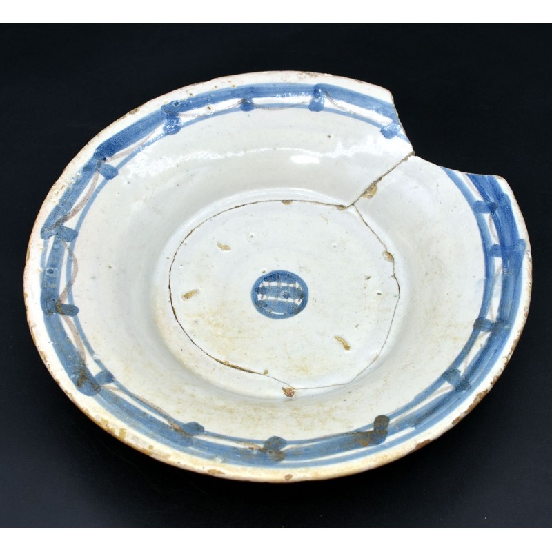 Plato bicolor cerámica de Almazán siglo XVII