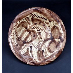 Plato de mistos de Almazán en manganeso siglo XVIII