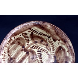 Plato de mistos de Almazán en manganeso siglo XVIII