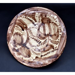 Plato de mistos de Almazán en manganeso siglo XVIII