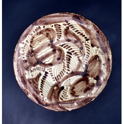 Plato de mistos de Almazán en manganeso siglo XVIII