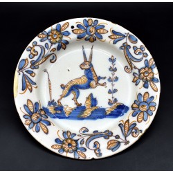 Cerámica de Talavera Tricolor con liebre siglo XVII