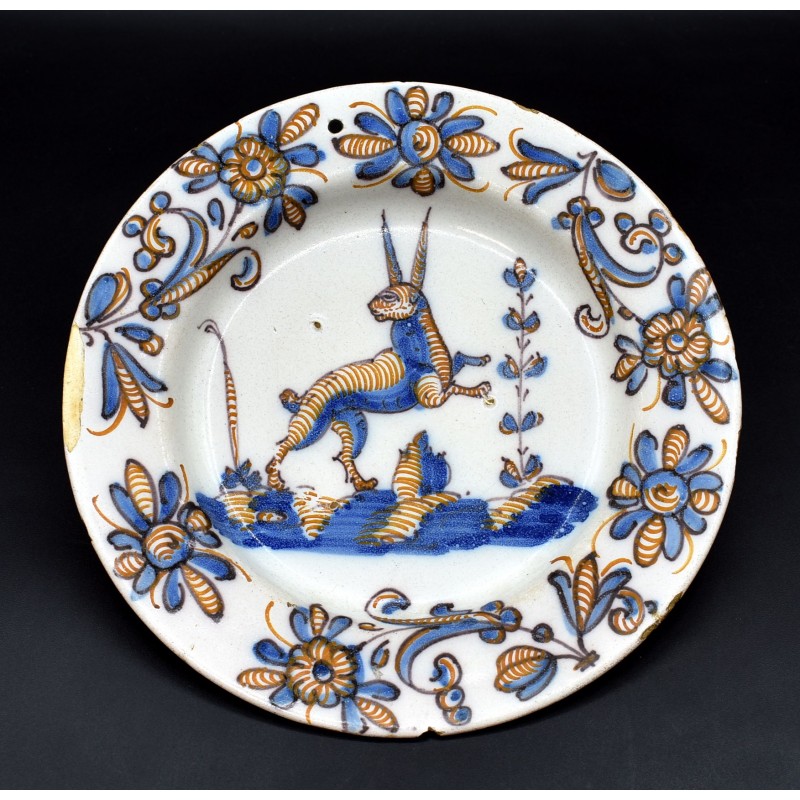 Cerámica de Talavera Tricolor con liebre siglo XVII