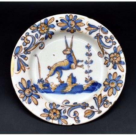 Cerámica de Talavera Tricolor con liebre siglo XVII