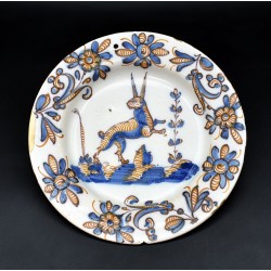 Cerámica de Talavera Tricolor con liebre siglo XVII