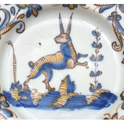 Cerámica de Talavera Tricolor con liebre siglo XVII