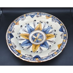 Plato grande cerámica Tricolor Talavera siglo XVII