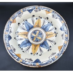 Plato grande cerámica Tricolor Talavera siglo XVII