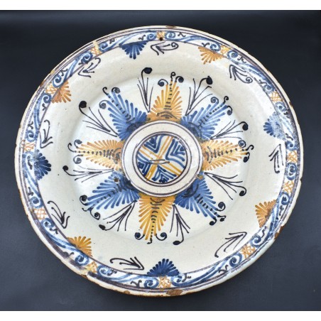Plato grande cerámica Tricolor Talavera siglo XVII