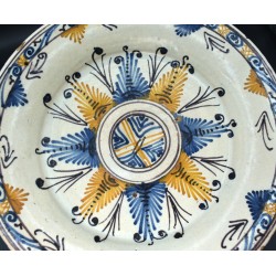 Plato grande cerámica Tricolor Talavera siglo XVII