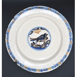 Plato Tricolor Figurativo cerámica de Talavera siglo XVII