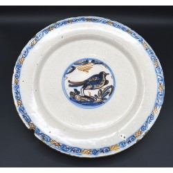 Plato Tricolor Figurativo cerámica de Talavera siglo XVII