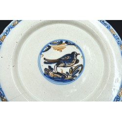 Plato Tricolor Figurativo cerámica de Talavera siglo XVII