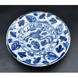 Plato de Teruel con inscripción del siglo XVII