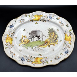 Cerámica de Talavera con jabalí polícromo siglo XVIII