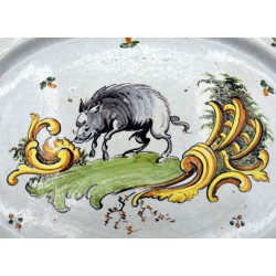 Cerámica de Talavera con jabalí polícromo siglo XVIII