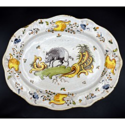 Cerámica de Talavera con jabalí polícromo siglo XVIII