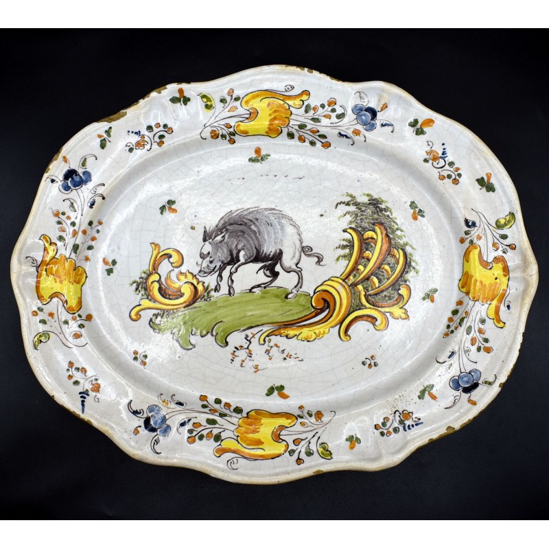 Cerámica de Talavera con jabalí polícromo siglo XVIII