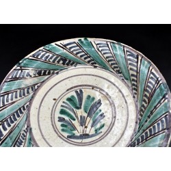 Gran Plato verde manganeso ceramica Almazán