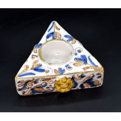 Salero triangular tricolor Talavera siglo XVII