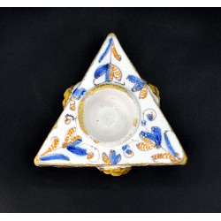 Salero triangular tricolor Talavera siglo XVII