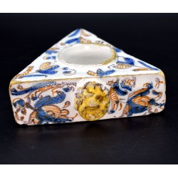 Salero triangular tricolor Talavera siglo XVII