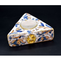 Salero triangular tricolor Talavera siglo XVII