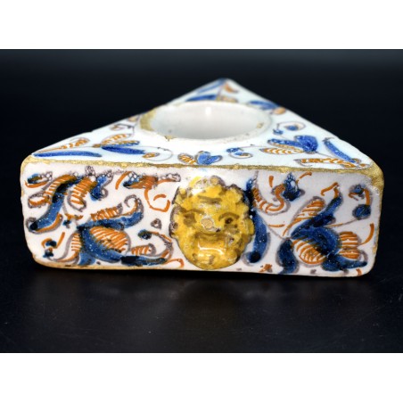 Salero triangular tricolor Talavera siglo XVII