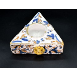 Salero triangular tricolor Talavera siglo XVII