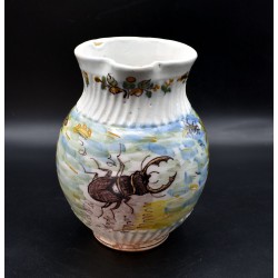 Jarra de Talavera alcoreña siglo XVIII con escarabajo