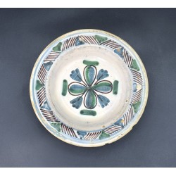 Plato de Muel verde manganeso y azul siglo XVII