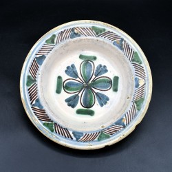 Plato de Muel verde manganeso y azul siglo XVII