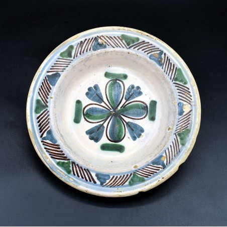 Plato de Muel verde manganeso y azul siglo XVII