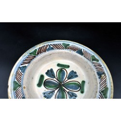 Plato de Muel verde manganeso y azul siglo XVII