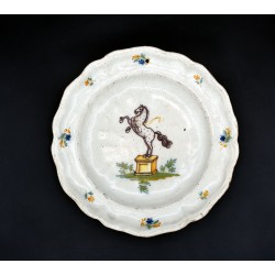 Plato alcoreño de Talavera con Caballo