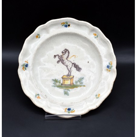Plato alcoreño de Talavera con Caballo