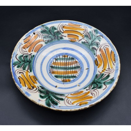 Plato de cerámica de Almazán siglo XVII