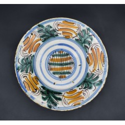 Plato de cerámica de Almazán siglo XVII
