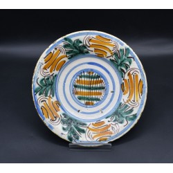 Plato de cerámica de Almazán siglo XVII