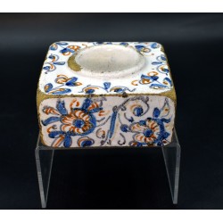 Salero de Talavera cuadrado tricolor s. XVII