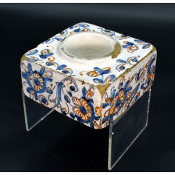 Salero de Talavera cuadrado tricolor s. XVII