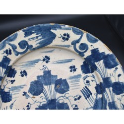 Plato de Hellín hojas de palmera s. XVIII