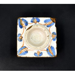 Talavera tricolor Salero cuadrado del XVII