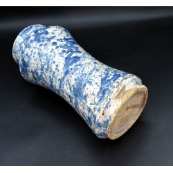 Albarelo azul jaspeado de Talavera s. XVI