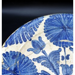 Fuente de Hellín ramillete floral azul s. XVIII