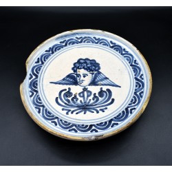 Salvilla con querubín serie de Poblet s. XVII