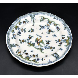 Plato de Moustiers con chinescos siglo XVIII