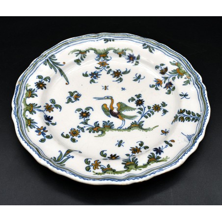 Plato de Moustiers con chinescos siglo XVIII