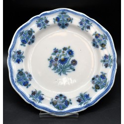 Plato de Moustiers con flor de la patata s. XVIII